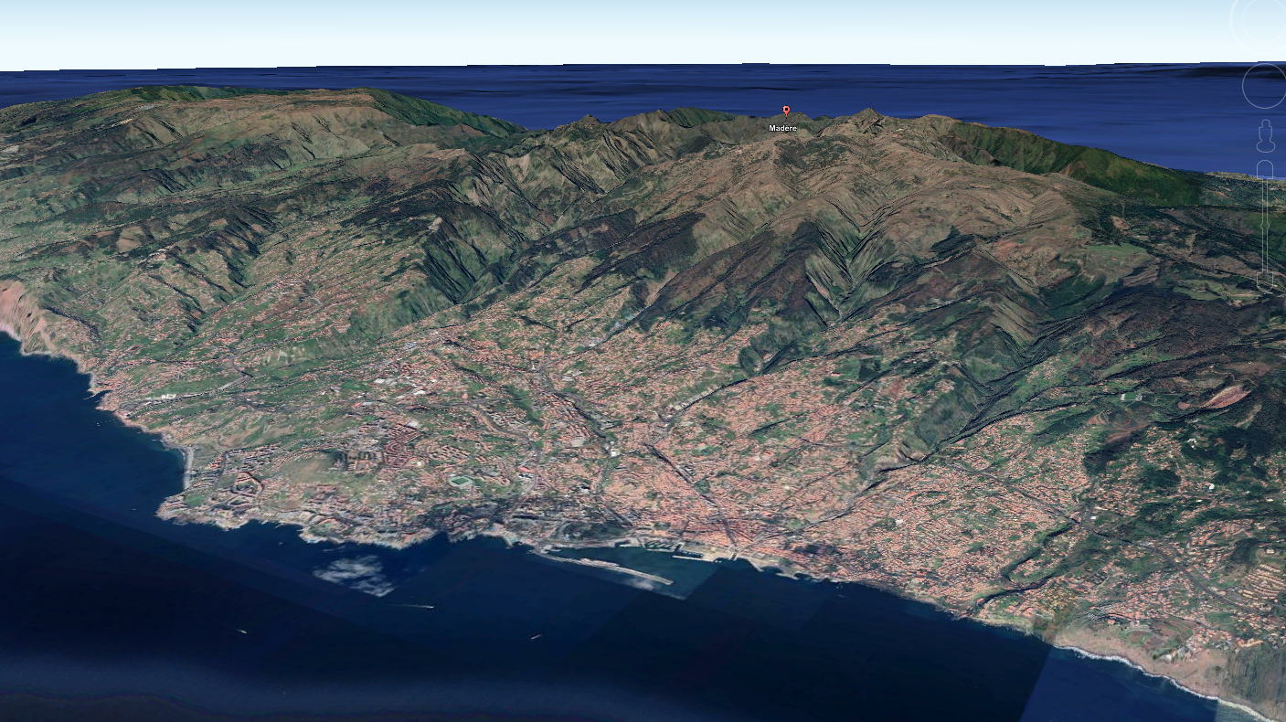 Relief de Madère, avec vue sur Funchal. (Google Earth)